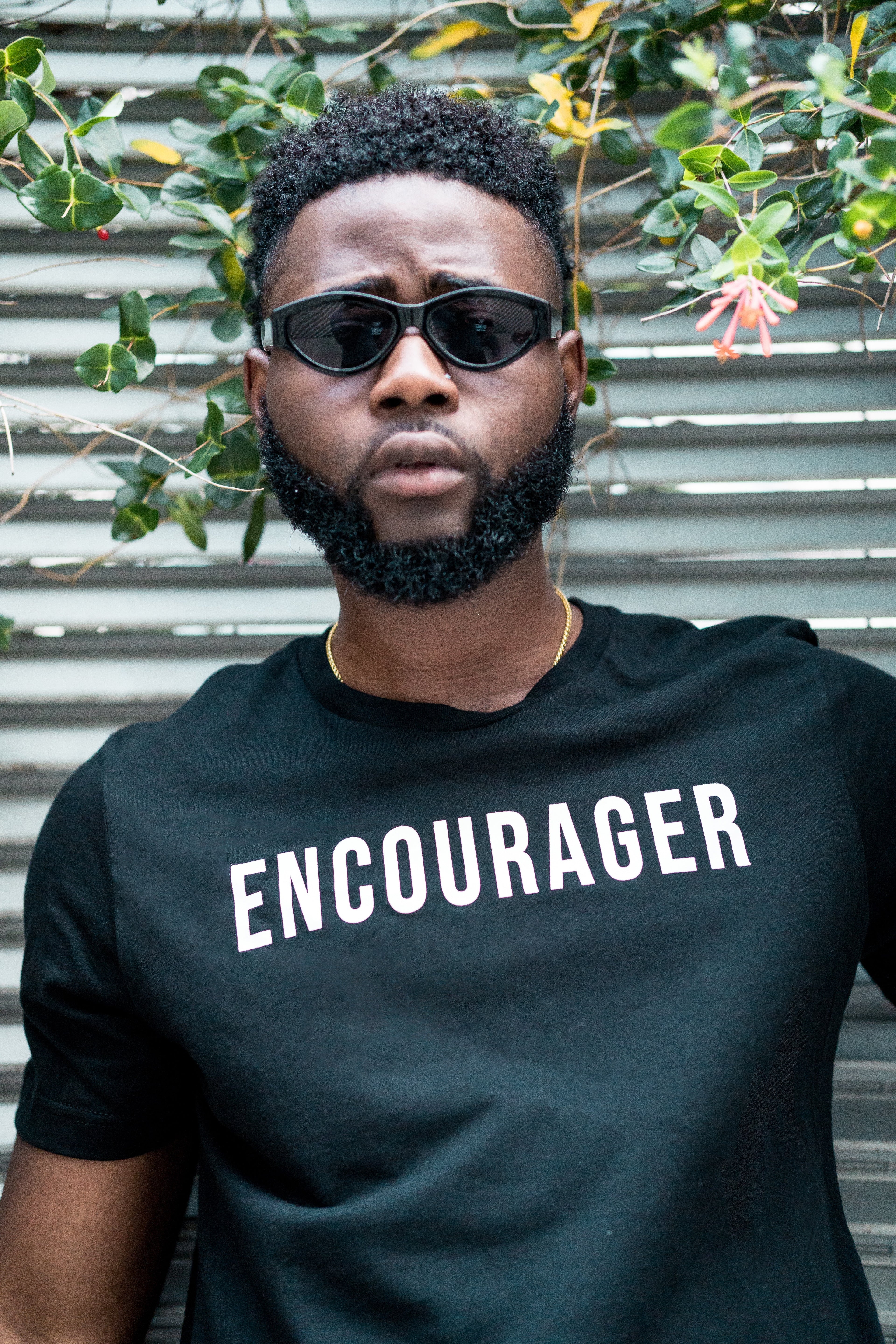 BLACK ENCOURAGER TEE